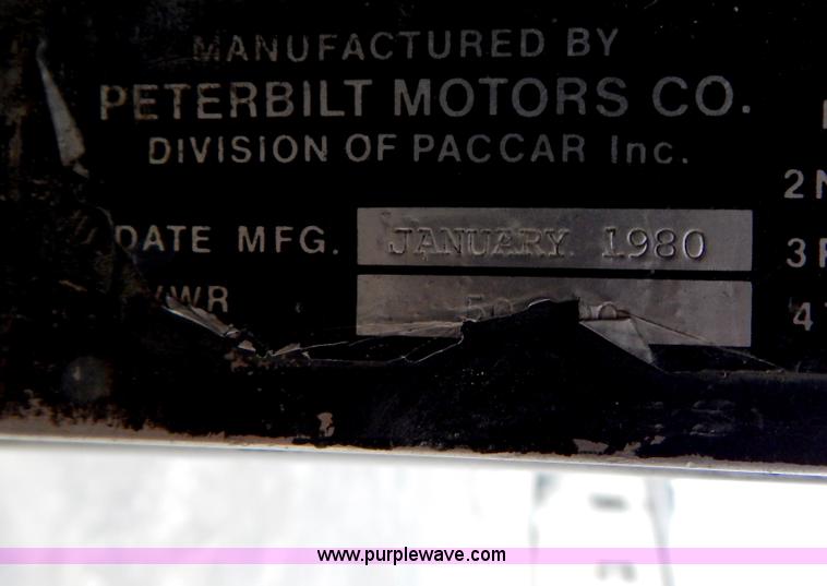 image for item I1217 1980 Peterbilt 352 semi truck