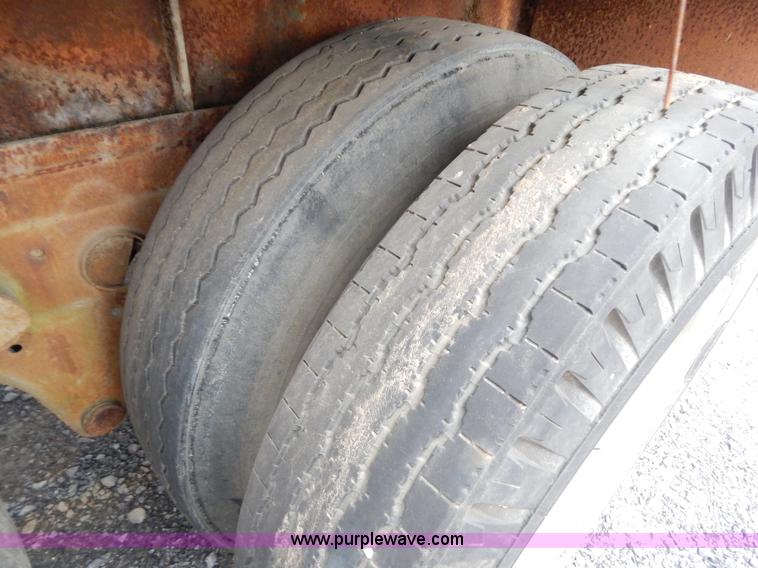 image for item I1219 1979 Fruehauf PA-F2-40 40' flatbed trailer