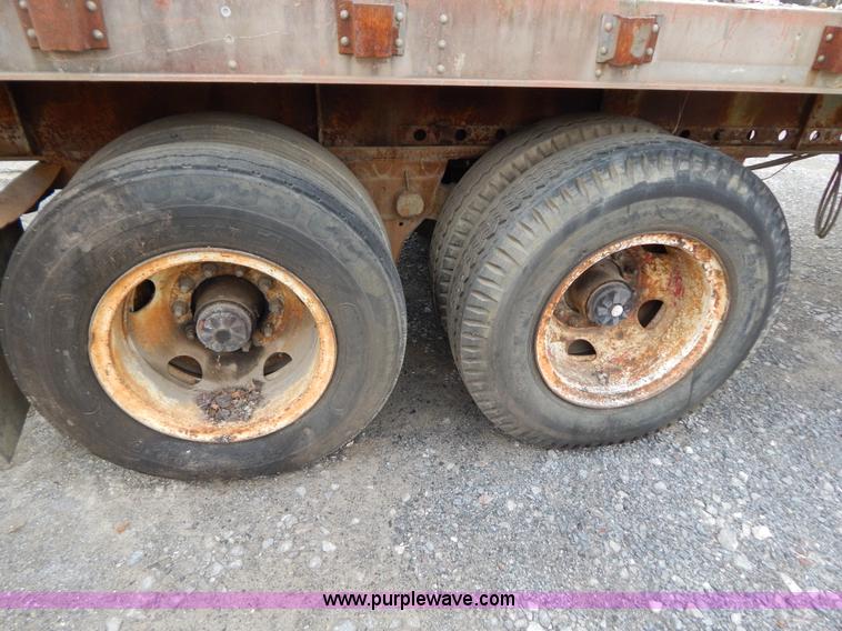 image for item I1219 1979 Fruehauf PA-F2-40 40' flatbed trailer