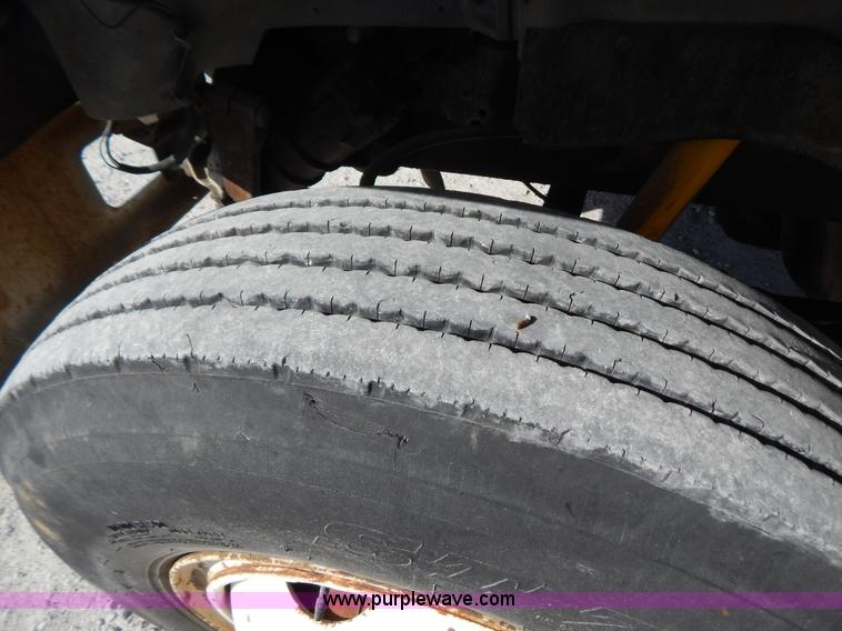 image for item I1238 1992 Ford F900 crane dump truck