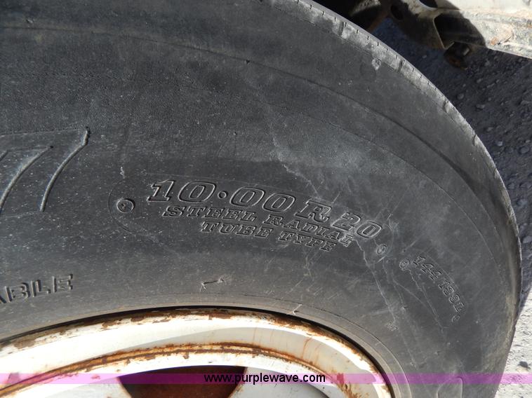 image for item I1238 1992 Ford F900 crane dump truck