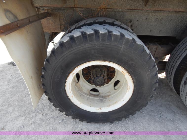 image for item I1238 1992 Ford F900 crane dump truck