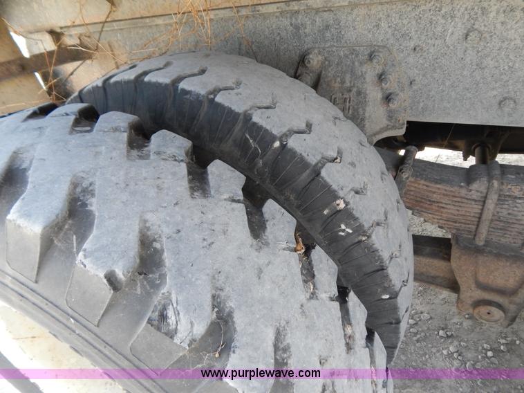 image for item I1238 1992 Ford F900 crane dump truck