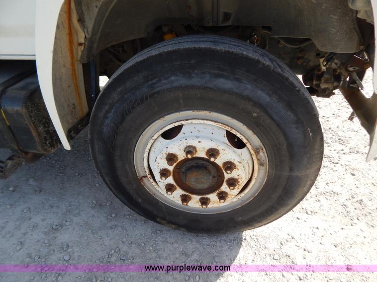 image for item I1238 1992 Ford F900 crane dump truck