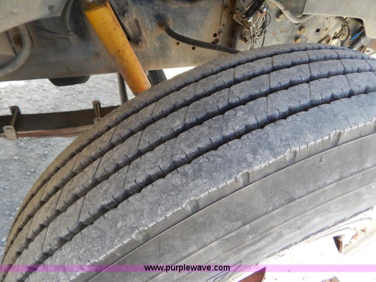 image for item I1238 1992 Ford F900 crane dump truck