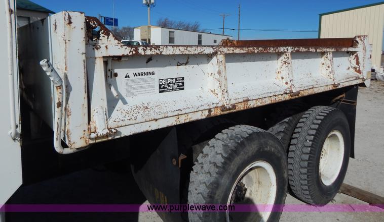 image for item I1238 1992 Ford F900 crane dump truck