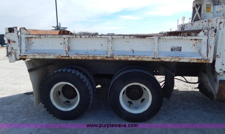 image for item I1238 1992 Ford F900 crane dump truck