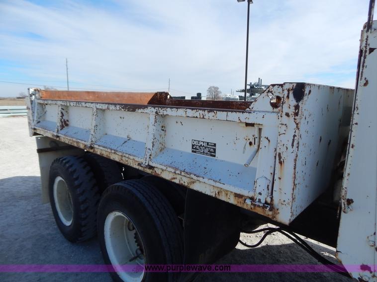 image for item I1238 1992 Ford F900 crane dump truck