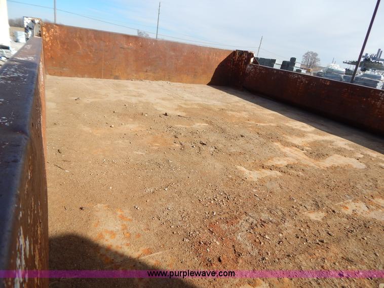 image for item I1238 1992 Ford F900 crane dump truck