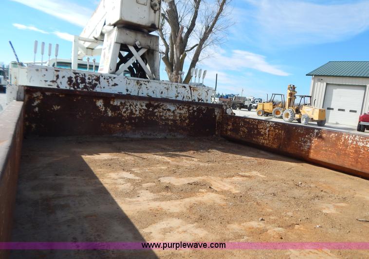 image for item I1238 1992 Ford F900 crane dump truck