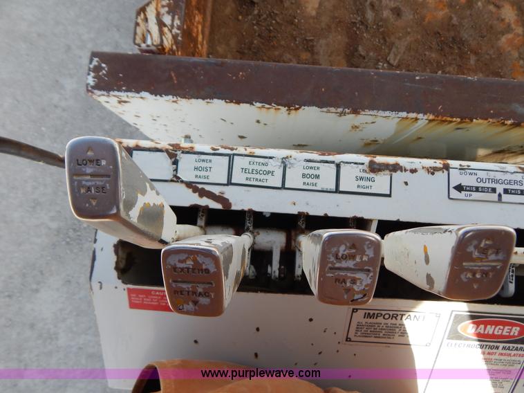 image for item I1238 1992 Ford F900 crane dump truck