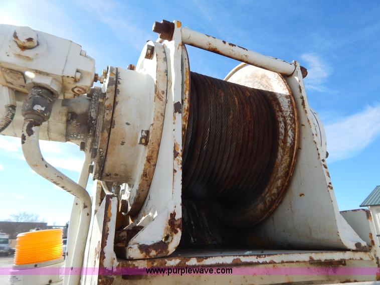 image for item I1238 1992 Ford F900 crane dump truck