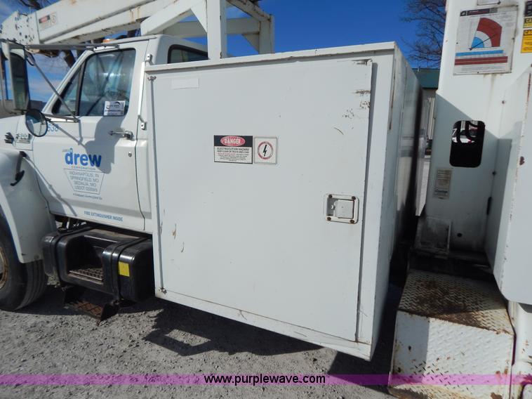 image for item I1238 1992 Ford F900 crane dump truck