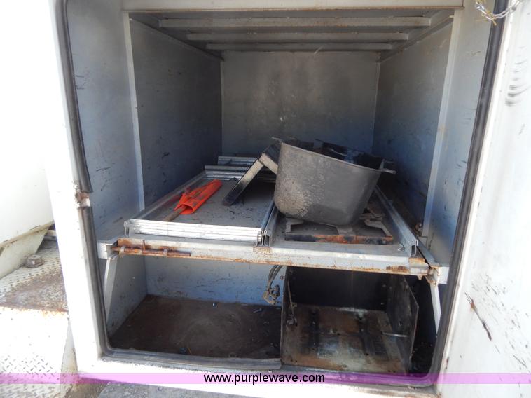 image for item I1238 1992 Ford F900 crane dump truck