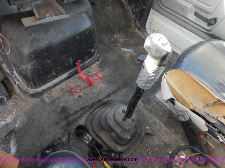 image for item I1238 1992 Ford F900 crane dump truck