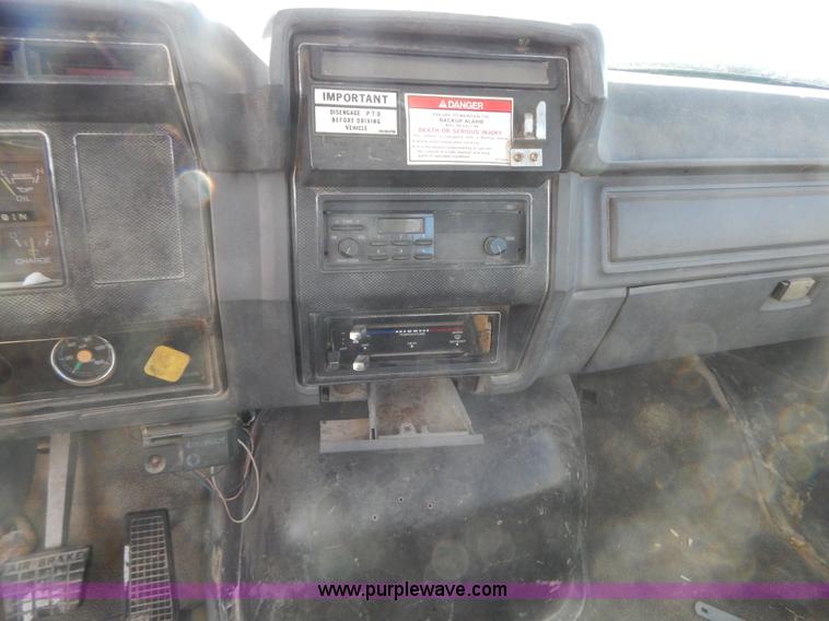 image for item I1238 1992 Ford F900 crane dump truck