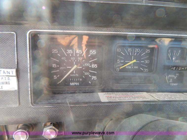 image for item I1238 1992 Ford F900 crane dump truck