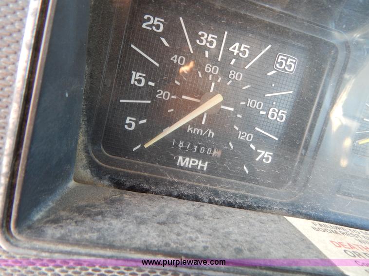 image for item I1238 1992 Ford F900 crane dump truck