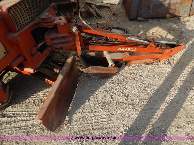 image for item I1243 Ditch Witch 2300DD trencher