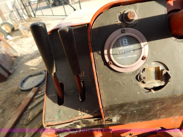 image for item I1243 Ditch Witch 2300DD trencher