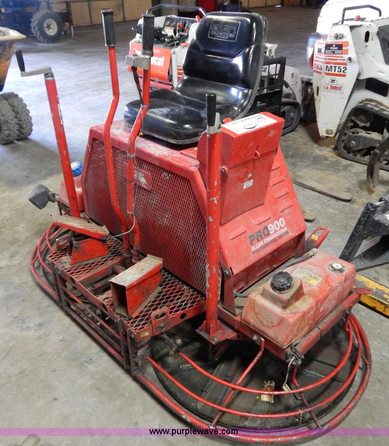 image for item I1246 Razorback Pro900 concrete trowel