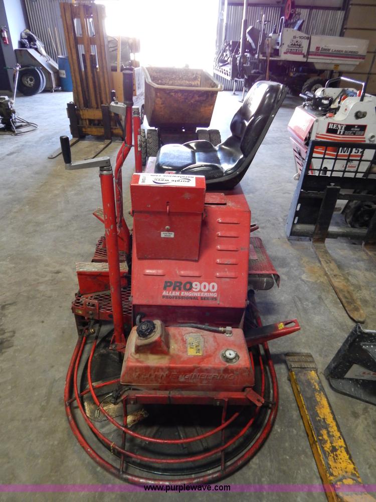 image for item I1246 Razorback Pro900 concrete trowel