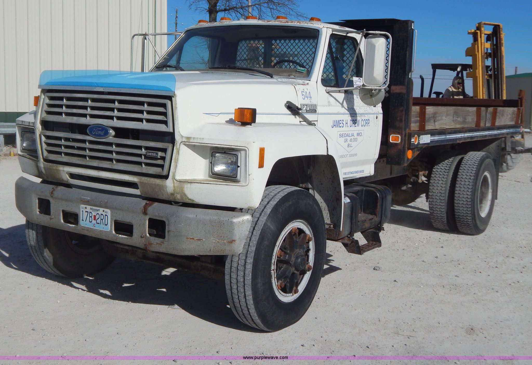 I1234 image for item I1234 1992 Ford F700 dump truck