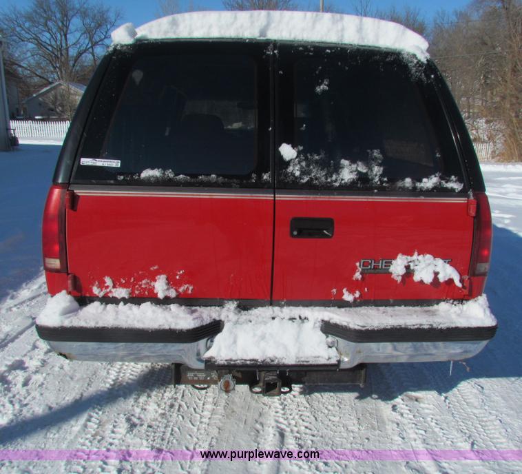 image for item AJ9457 1993 Chevrolet Suburban K1500 SUV