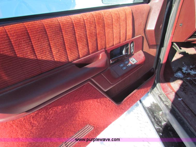 image for item AJ9457 1993 Chevrolet Suburban K1500 SUV