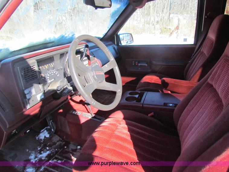 image for item AJ9457 1993 Chevrolet Suburban K1500 SUV