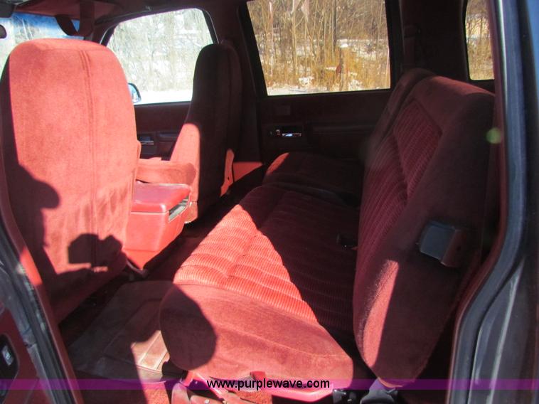 image for item AJ9457 1993 Chevrolet Suburban K1500 SUV