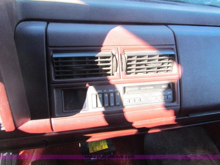 image for item AJ9457 1993 Chevrolet Suburban K1500 SUV