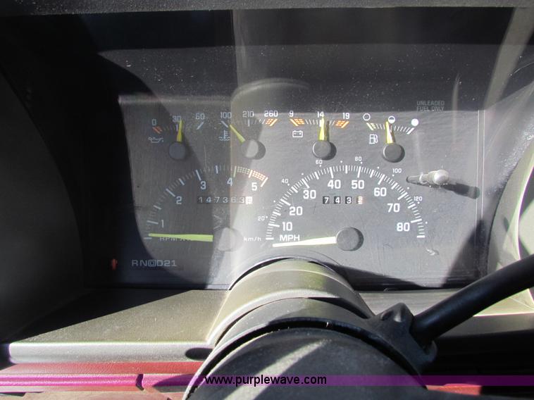 image for item AJ9457 1993 Chevrolet Suburban K1500 SUV