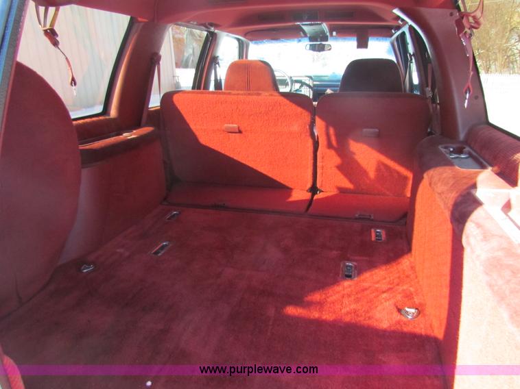 image for item AJ9457 1993 Chevrolet Suburban K1500 SUV