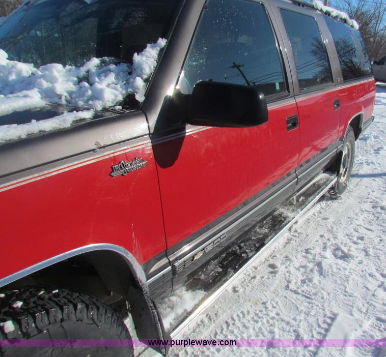 image for item AJ9457 1993 Chevrolet Suburban K1500 SUV