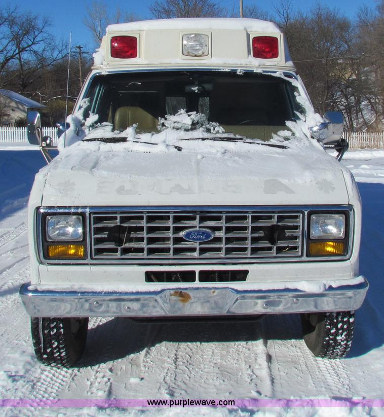 image for item AJ9458 1985 Ford Econoline E350 XL ambulance