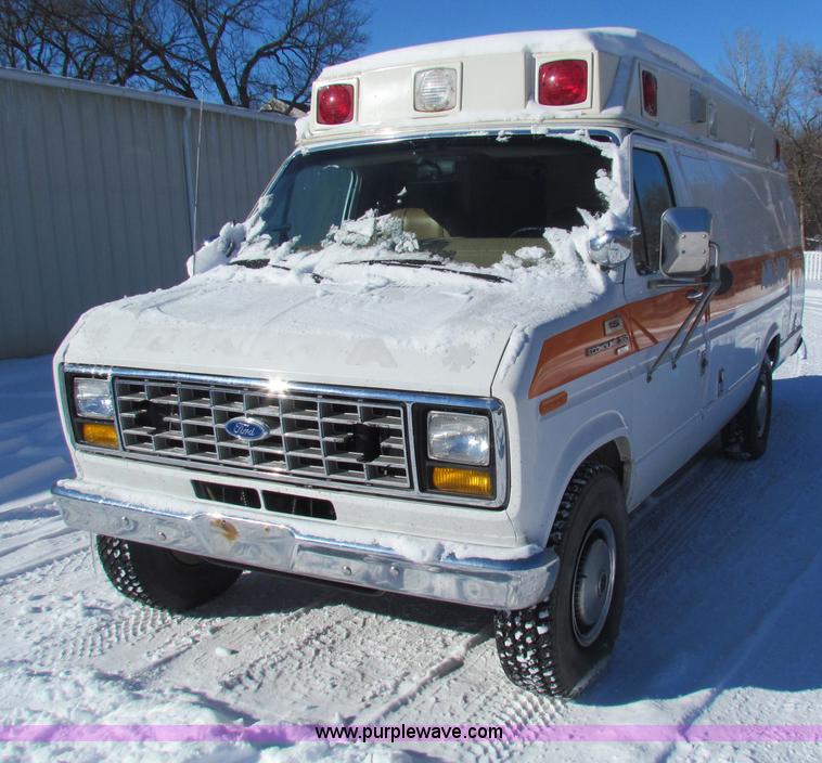 image for item AJ9458 1985 Ford Econoline E350 XL ambulance