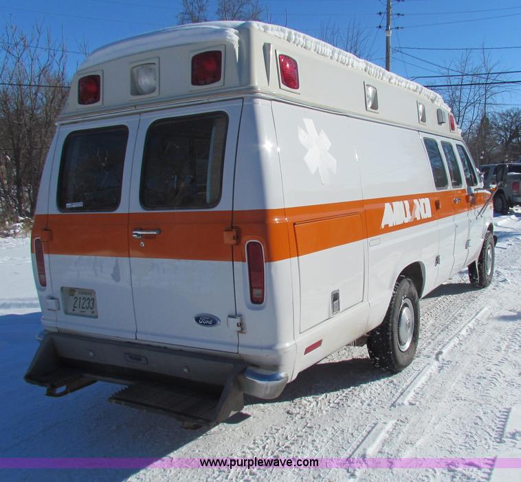 image for item AJ9458 1985 Ford Econoline E350 XL ambulance