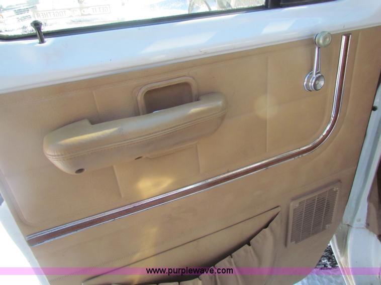 image for item AJ9458 1985 Ford Econoline E350 XL ambulance