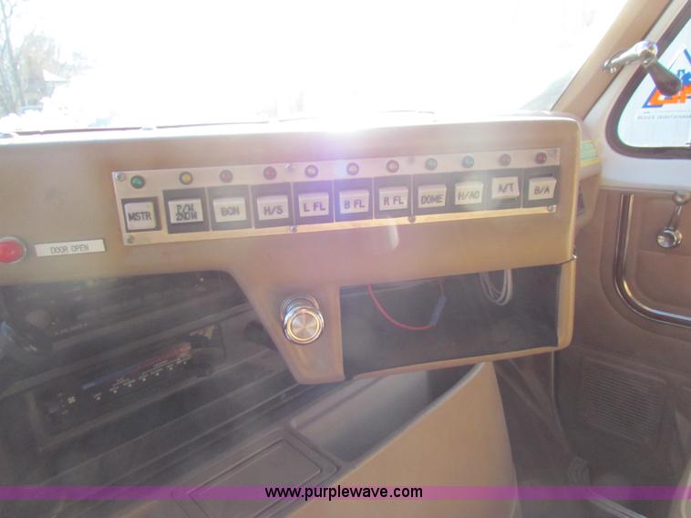 image for item AJ9458 1985 Ford Econoline E350 XL ambulance