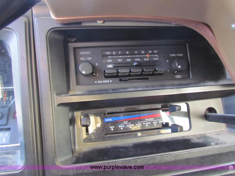 image for item AJ9458 1985 Ford Econoline E350 XL ambulance