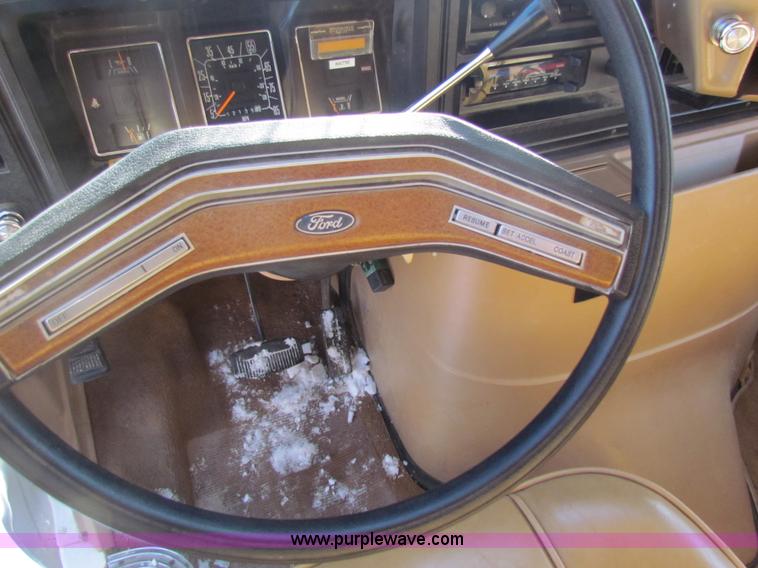 image for item AJ9458 1985 Ford Econoline E350 XL ambulance