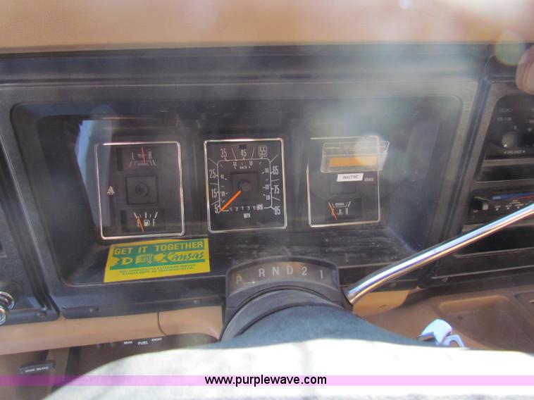 image for item AJ9458 1985 Ford Econoline E350 XL ambulance