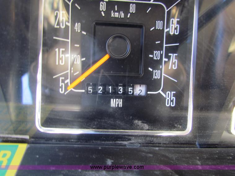 image for item AJ9458 1985 Ford Econoline E350 XL ambulance