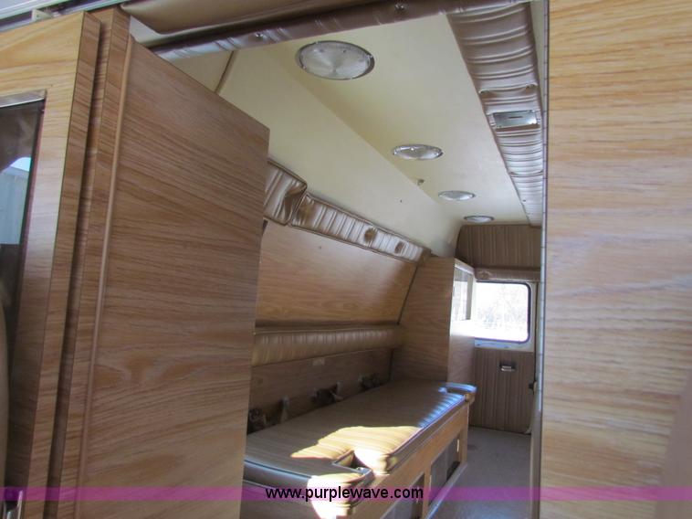 image for item AJ9458 1985 Ford Econoline E350 XL ambulance