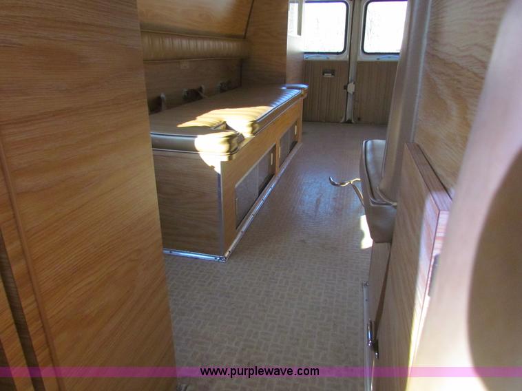 image for item AJ9458 1985 Ford Econoline E350 XL ambulance