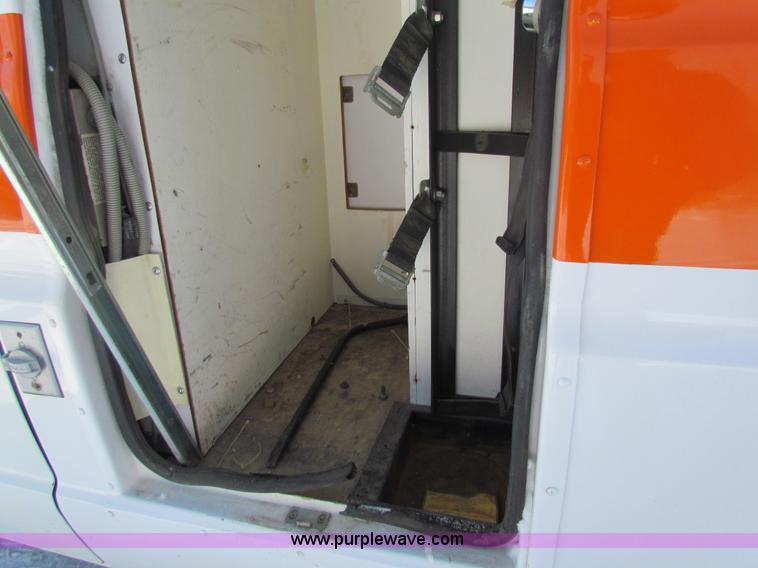 image for item AJ9458 1985 Ford Econoline E350 XL ambulance