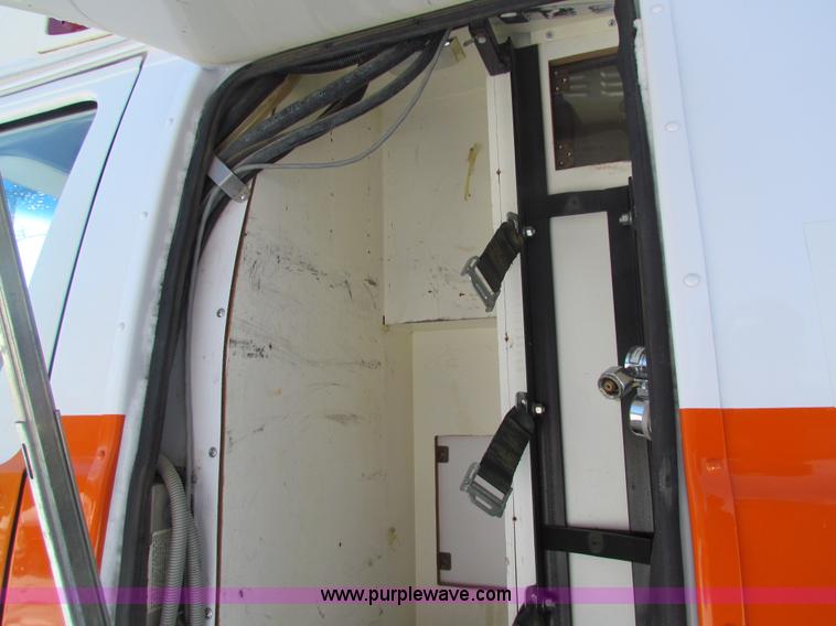 image for item AJ9458 1985 Ford Econoline E350 XL ambulance