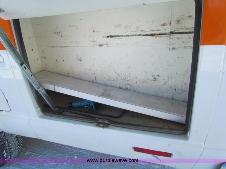 image for item AJ9458 1985 Ford Econoline E350 XL ambulance