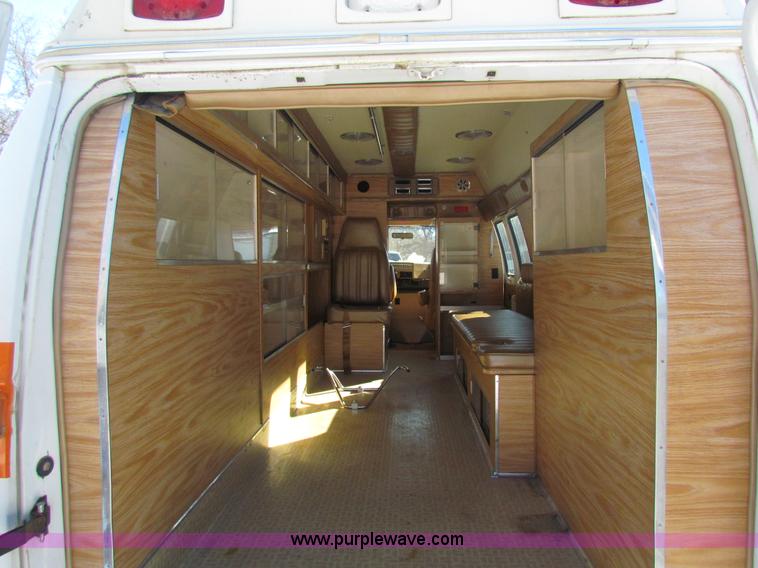 image for item AJ9458 1985 Ford Econoline E350 XL ambulance